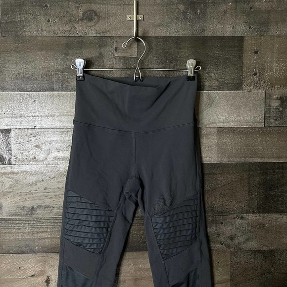 SOLD ALO Yoga Moto Leggings Medium - Picture 2 of 6